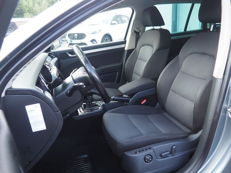 Škoda Superb (2011) 1.8 TSI, 118 kW - fotka 10 z 35