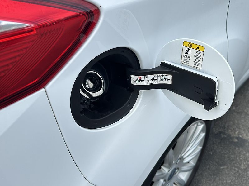 Ford C-MAX (2012) 1.6/77kW *KLIMA* ČR  - fotka 26 z 28