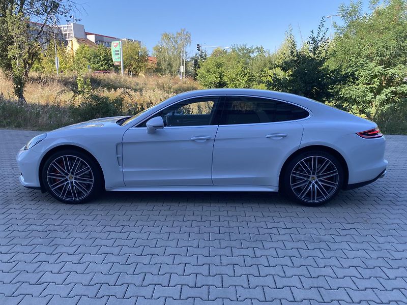 Porsche Panamera (2017) TURBO - fotka 2 z 17