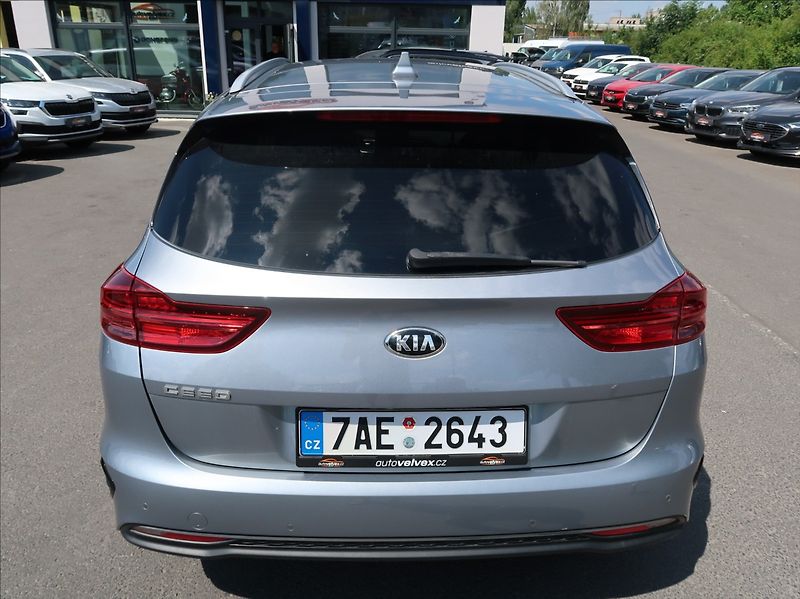 Kia Ceed 1,6 CRDi,100kW,Exclusive,ČR - fotka 8 z 31