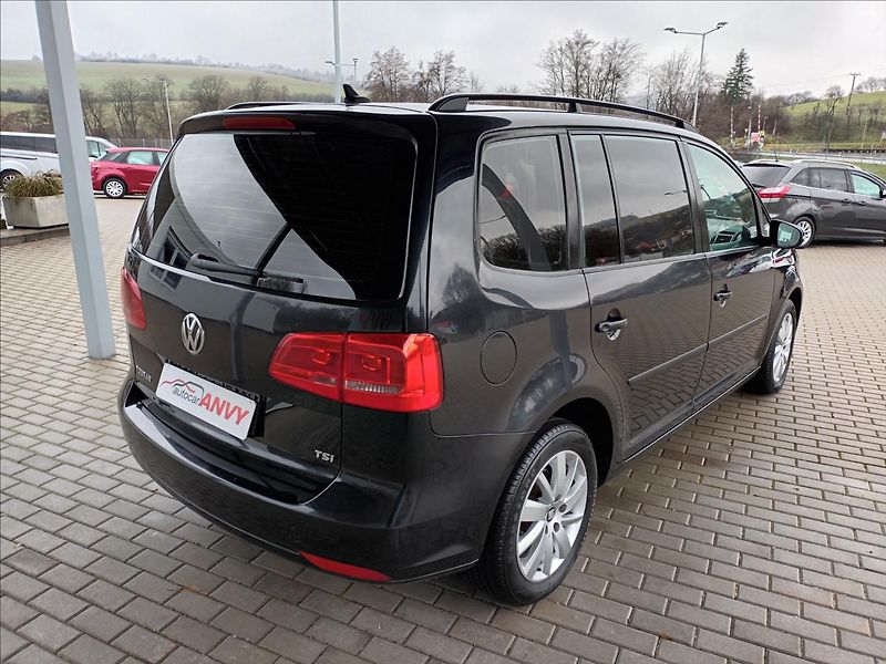 Volkswagen Touran 1,4 TSI,SERVIS,TAŽNÉ,VÝHŘEV - fotka 5 z 43