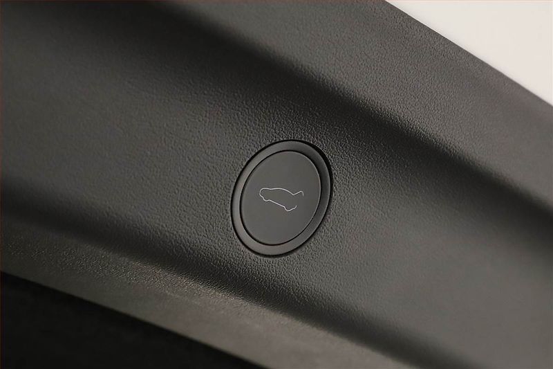 Tesla Model Y (2023) Long Range AWD 79kWh, SoH 92% - fotka 15 z 19