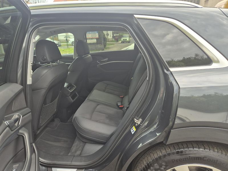 Audi e-tron 50 QUATTRO 230kw 20ALU SOH100% - fotka 12 z 44