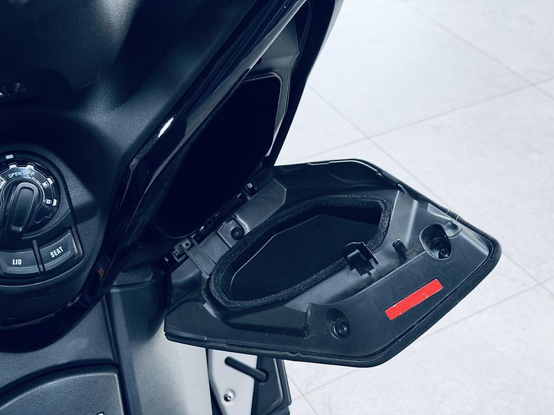 Yamaha X-Max 125 (2023) XMAX125 TechMAX  Dark Petrol - fotka 16 z 22
