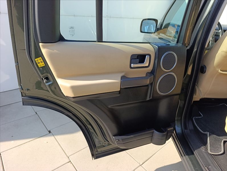 Land Rover Discovery 2,7 TDV6 REZERVACE HSE 4x4 Kůž - fotka 18 z 41
