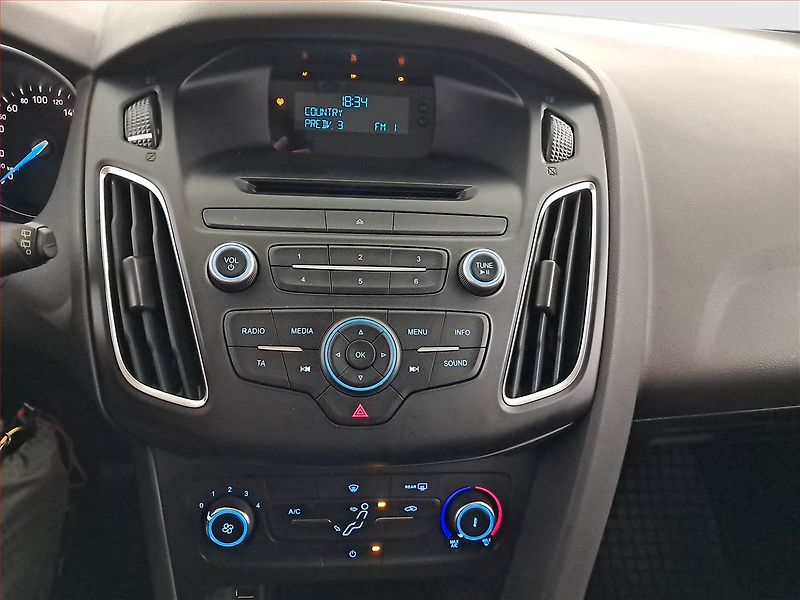 Ford Focus (2017) 1.6 i, Tempomat - fotka 12 z 15