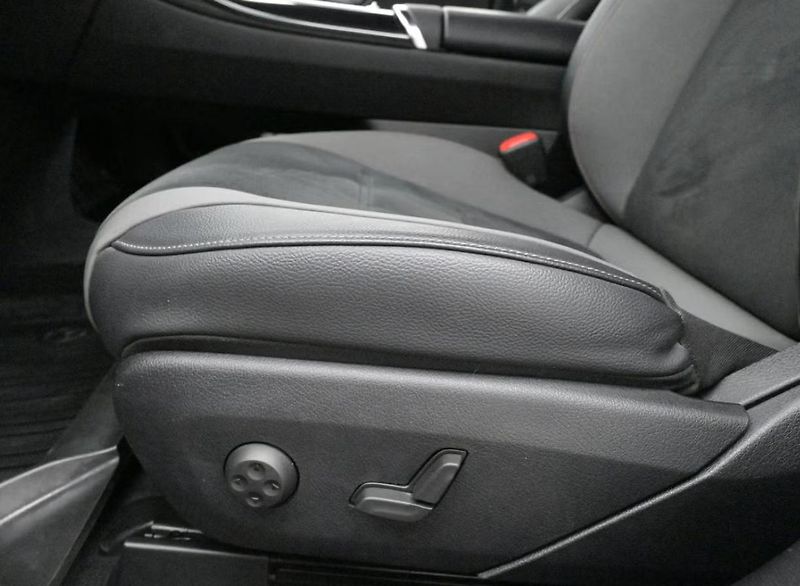 Mercedes-Benz EQE 350 AMG SoH 95% Kamera Ambient - fotka 11 z 26