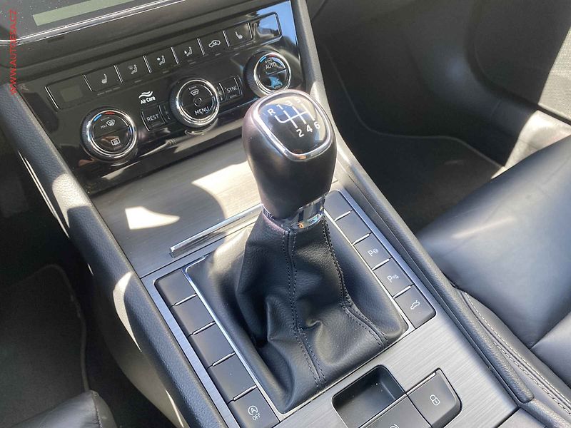 Škoda Superb (2021) 1.5 TSi, Kůže, TZ, navi - fotka 17 z 20