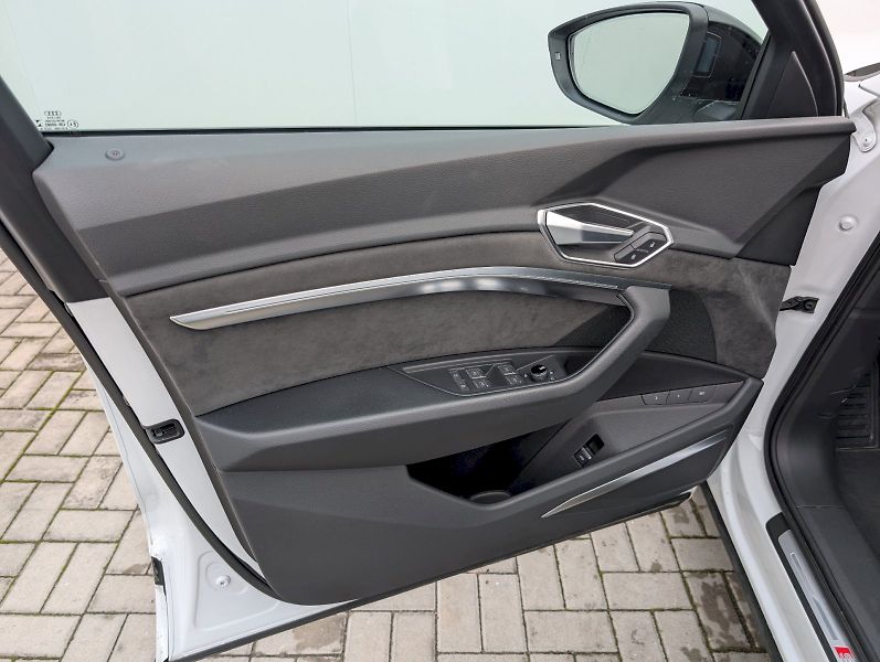 Audi e-tron (2021) S-Line 55 Quattro - fotka 23 z 30