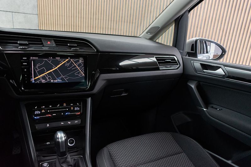 Volkswagen Touran 2.0TDI TAŽNÉ*WEBASTO*DPH*ČR 1M - fotka 10 z 51