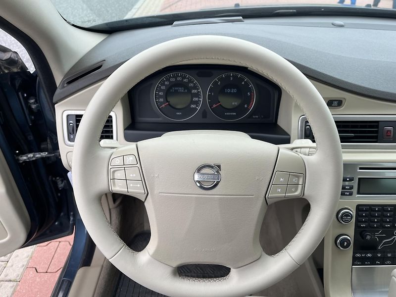 Volvo V70 2.4 D5 136 kW Automat - fotka 20 z 30