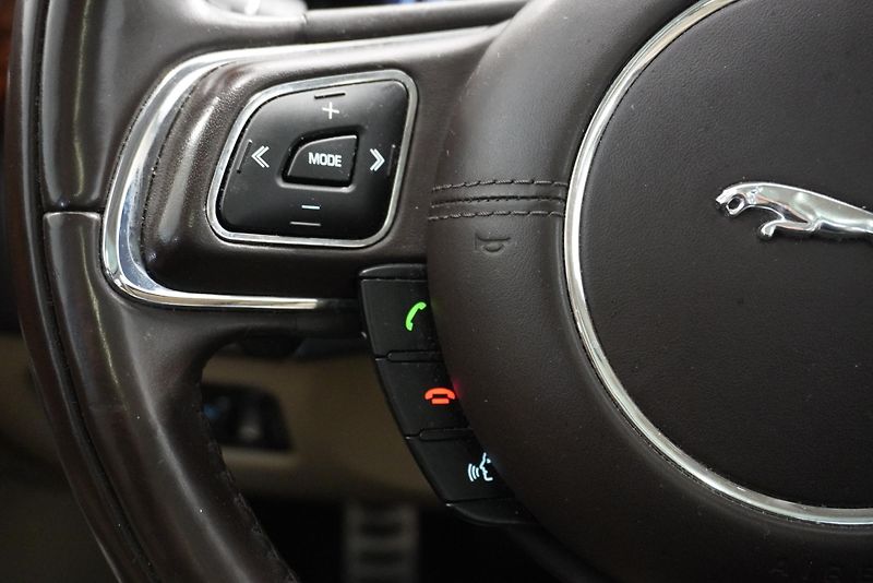 Jaguar XJ XJ  3,0D - fotka 19 z 33