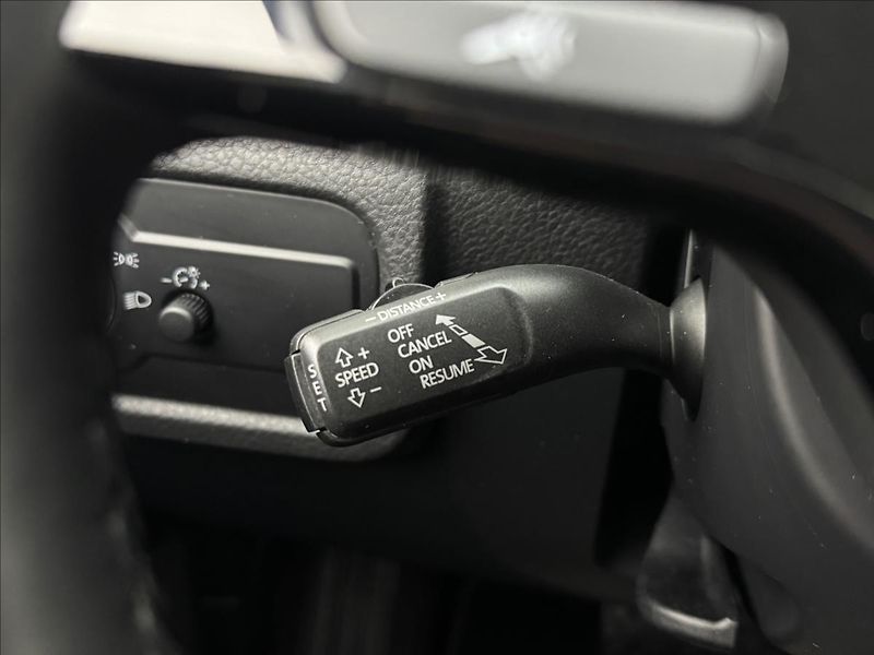 Volkswagen Touareg 3,0 ACC 360° TZ PEČLIVÝ SERVIS - fotka 11 z 49