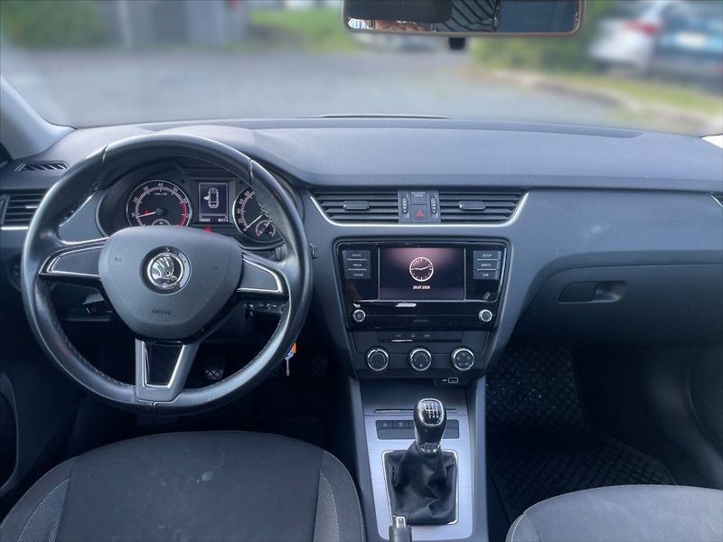 Škoda Octavia 1,5 TSI Ambition - fotka 9 z 11