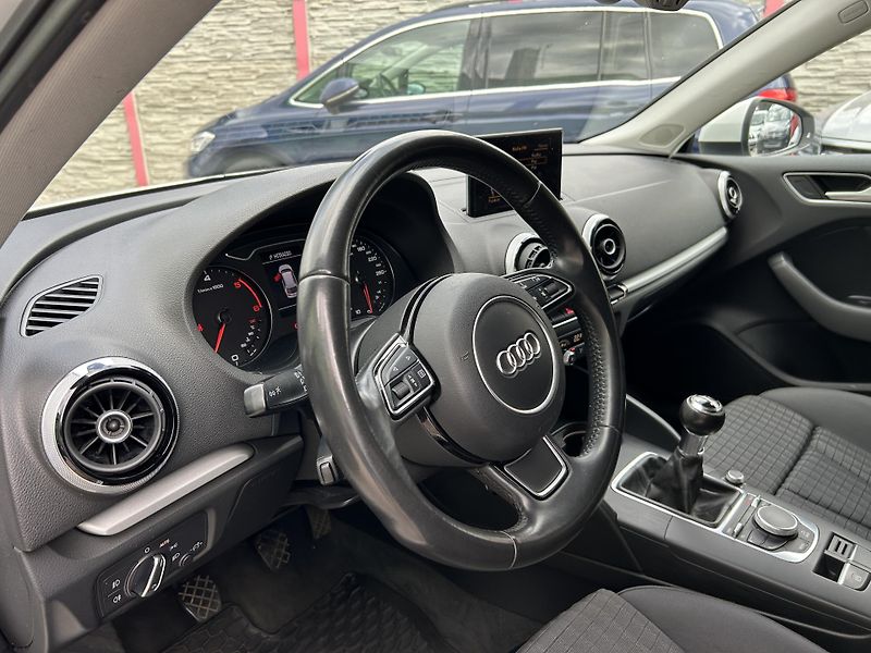 Audi A3 (2014) 1.6 TDi 77KW - fotka 12 z 27