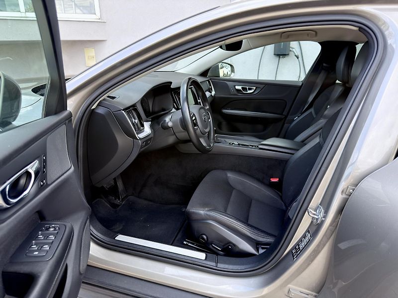 Volvo V60 CrossCountry D4 AWD // 4x4 - fotka 10 z 43