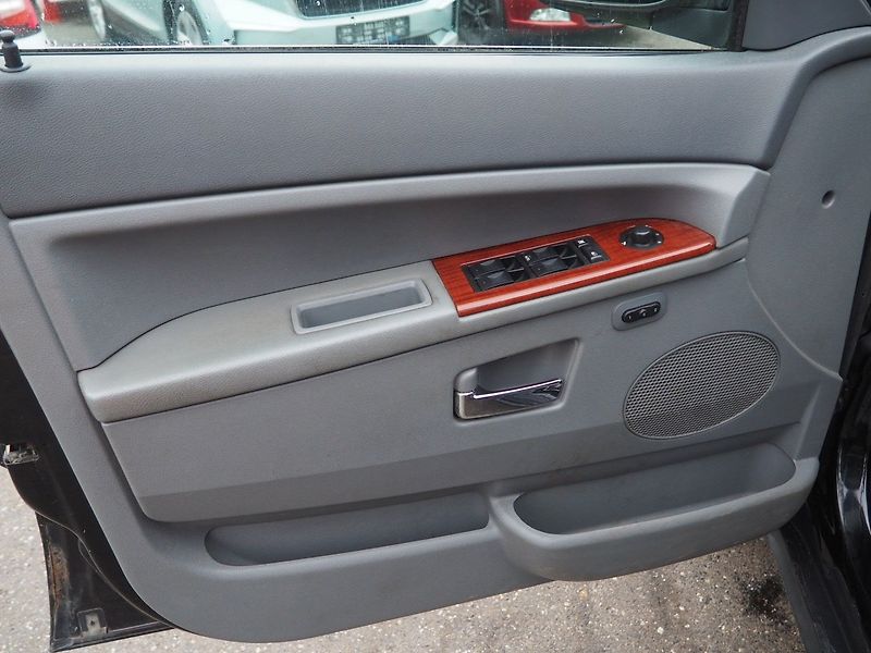 Jeep Grand Cherokee (2005) 4.7 Laredo, LPG - fotka 9 z 32