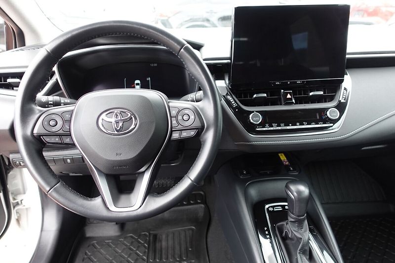 Toyota Corolla 1,8HSD Comfort Tech - fotka 15 z 31