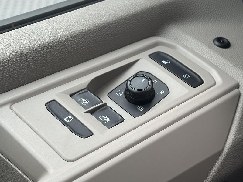 Volkswagen Multivan (2022) T7 2.0TDi Style+, 1.MAJ, DPH   - fotka 26 z 48