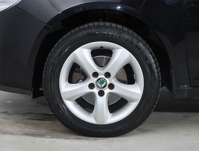 Škoda Fabia (2008) 1.4 16V, po STK, zamluveno - fotka 14 z 18