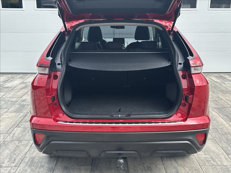Mitsubishi Eclipse Cross 2,4 PHEV 188PS  A/T 4x4 - fotka 40 z 52
