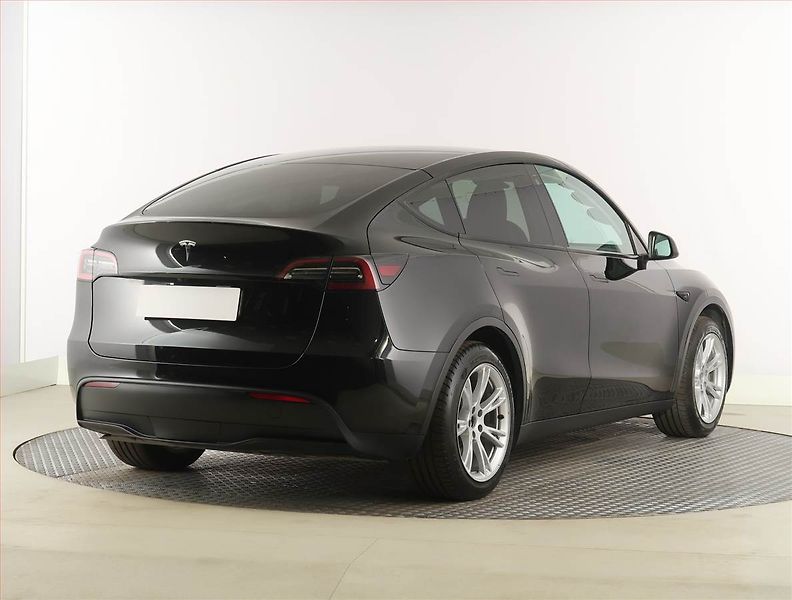 Tesla Model Y (2023) Standard LFP 64kWh, SoH 94% - fotka 5 z 31