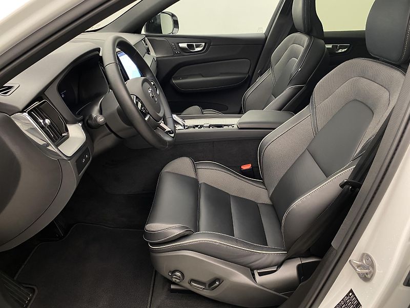 Volvo XC60 T6 AWD RECHARGE DARK PLUS AUT - fotka 3 z 63