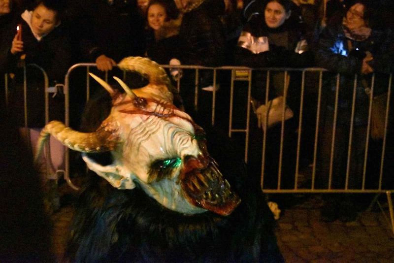 Krampusové a ďábelská vozidla