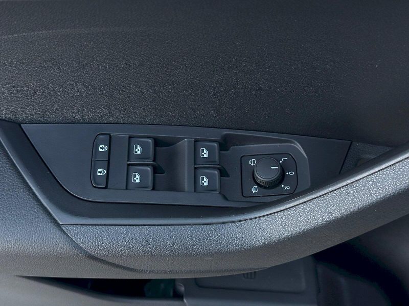 Škoda Karoq (2025) 2.0 TSi 140 Kw DSG 4x4 SportLi - fotka 7 z 30