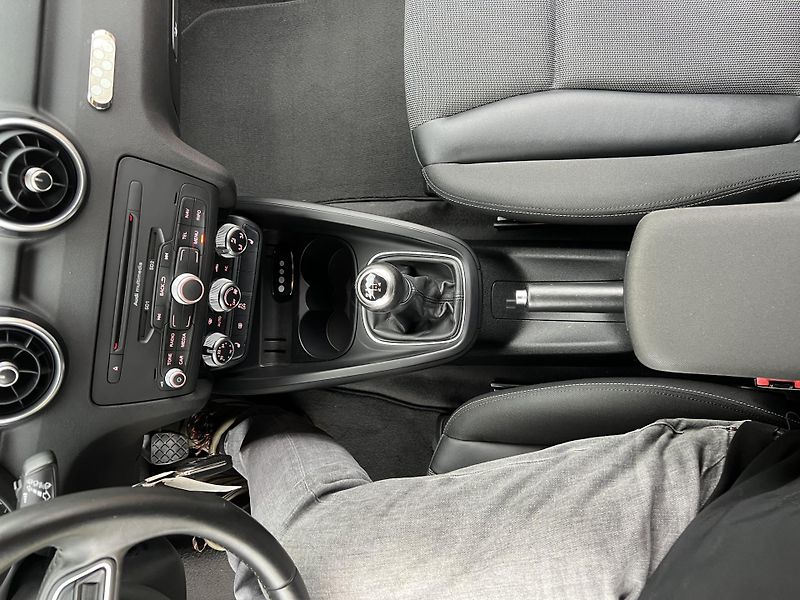 Audi A1 1.2TFSI 63KW,KůŽE,NAVI,2xALU - fotka 35 z 42