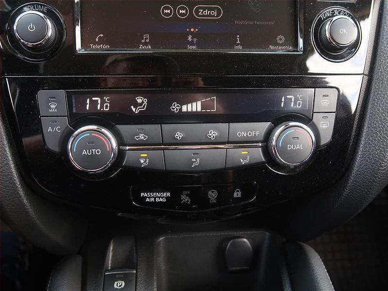 Nissan Qashqai (2019) 1.3 DIG-T, Serv.kniha - fotka 12 z 18