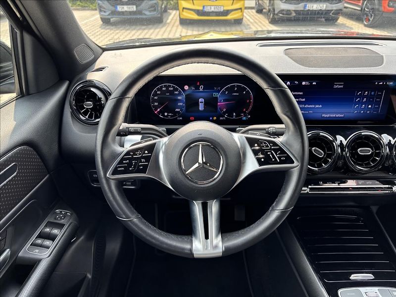 Mercedes-Benz GLB 2,0 200d 110kW 4Matic DCT - fotka 17 z 52