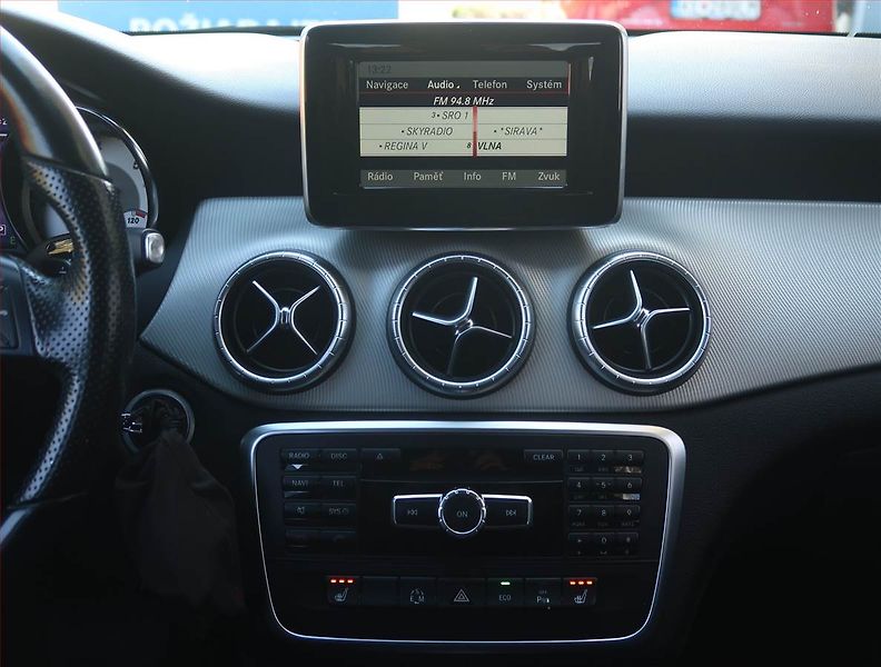 Mercedes-Benz CLA (2014) 200 CDI, Automat, Kůže - fotka 12 z 18