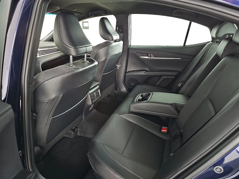 Toyota Camry (2025) 2.5 HEV 230k PRESTIGE - fotka 7 z 30