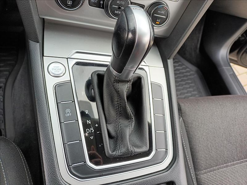 Volkswagen Passat 2,0 TDI,110KW,RADAR,LED, - fotka 34 z 47