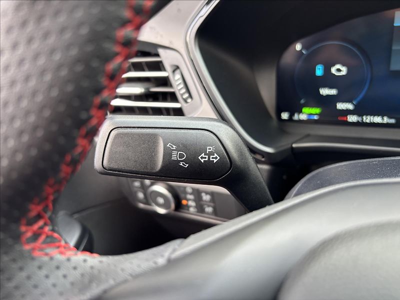 Ford Kuga 2,5 PHEV  ST-Line X  AUT DPH - fotka 28 z 46
