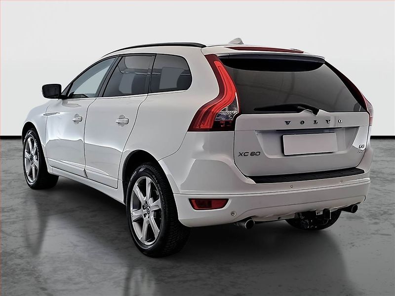Volvo XC60 (2012) R-Design D3, 4X4, Tempomat - fotka 4 z 15