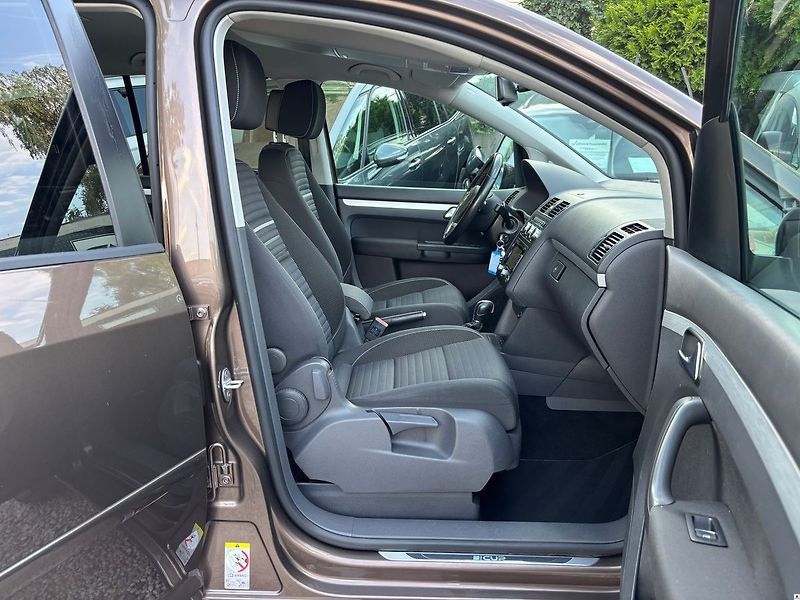 Volkswagen Touran 1.4TSI-103KW.DSG.7MÍST.ZÁRUKA - fotka 23 z 51