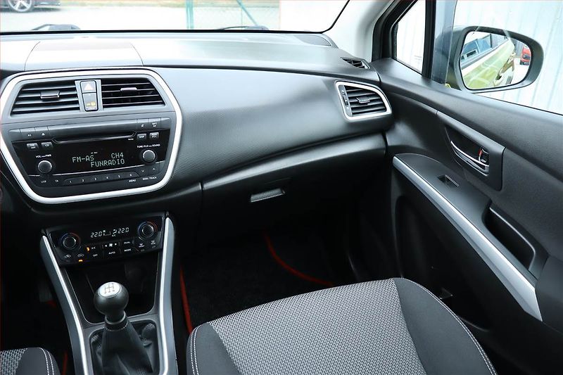Suzuki SX4 S-Cross (2013) 1.6 VVT, Serv.kniha, Tempomat - fotka 8 z 17