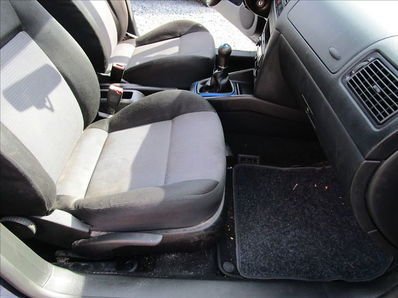 Volkswagen Golf 1.4i 16V, Klima - fotka 16 z 37