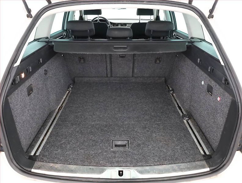 Škoda Superb (2012) 2.0 TDI, Serv.kniha, Xenony - fotka 15 z 16
