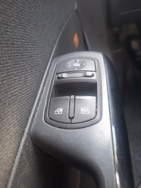 Opel Corsa 1,0 - fotka 15 z 19
