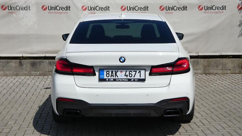 BMW Řada 5 550i xDrive M Sport - fotka 4 z 26