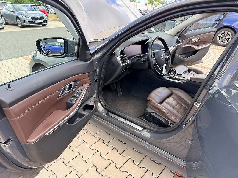 BMW Řada 3 (2021) 320d 2.0 xDrive AT Touring - fotka 6 z 18