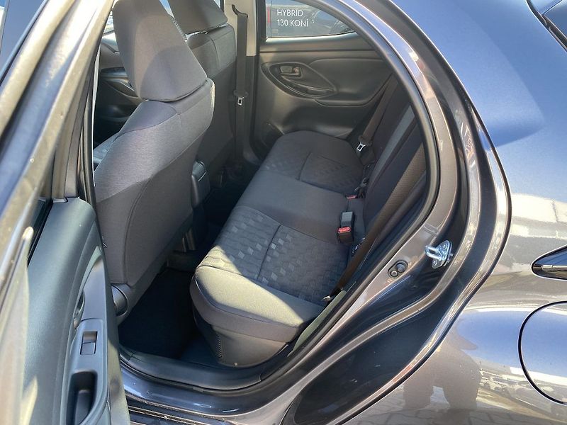 Toyota Yaris 1.5 Hybrid 116 CVT Style - fotka 9 z 24