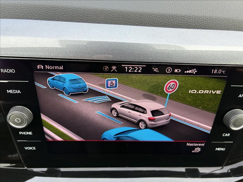 Volkswagen Polo 2,0 GTI VIRTUÁL KEYLESS - fotka 29 z 32