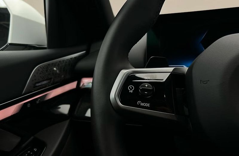 BMW i5 eDrive40 Touring M Kam Tažné - fotka 23 z 26