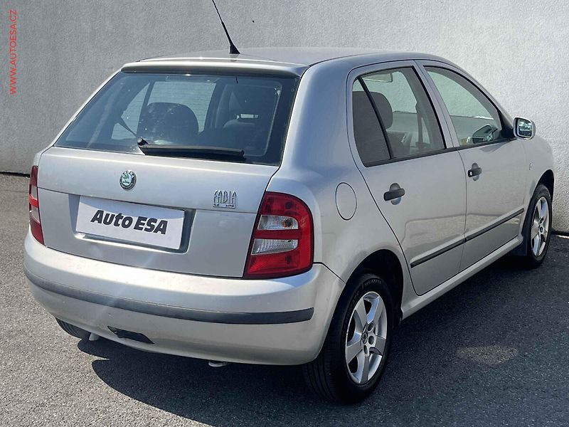 Škoda Fabia (2004) 1.2i, ČR, AC, TZ, výhřev sed - fotka 4 z 13