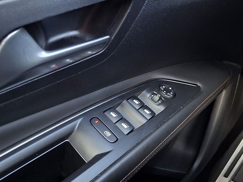 Peugeot 3008 GT LINE 1,6 THP EAT6 - fotka 27 z 28