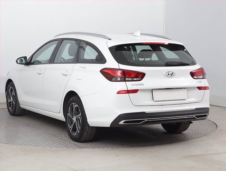 Hyundai i30 (2023) Family Comfort 1.0 T-GDI, ČR - fotka 4 z 17